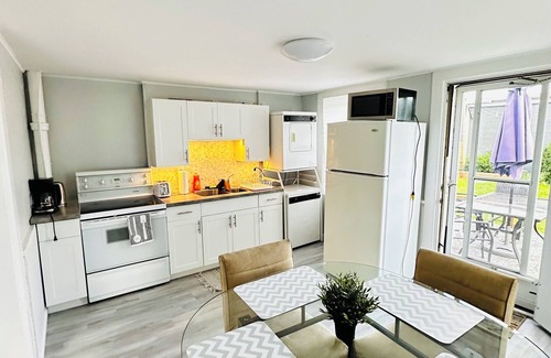Peterborough House | Cozy 2BR House Near Centre with Patio, BBQ, Backyard, and Netflix