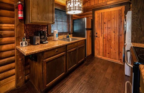 Topton Cabin | Cozy 2BR Lake Cabin – Dock, Hot Tub, Views -Lake Nantahala