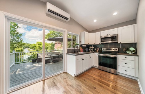 Andover House | Cozy 2br Lake House with Outdoor Barrel Sauna on Cranberry Lake