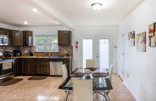 Conway House | Cozy 2BR Retreat Laptop Ready & Pets OK