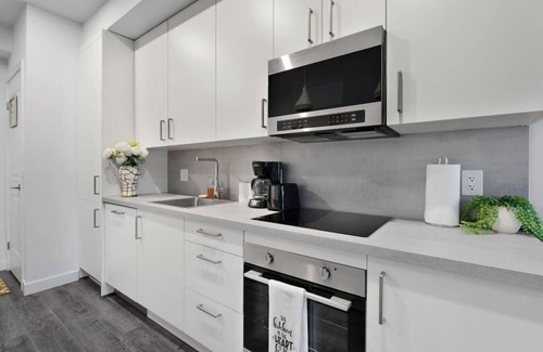 Niagara Falls Apartment | Cozy 2BR Suite Just 8 Mins Away from the Niagara Falls and can Sleeps 6 Guests