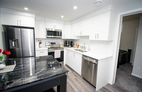 Southeast Calgary House | Cozy 2BR wt. Home Office and Entire Suite