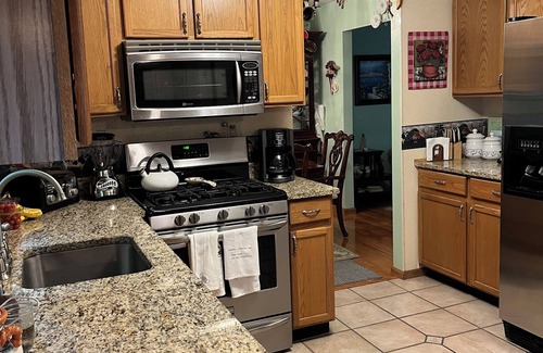Gansevoort House | Cozy 3 bedrm colonial near Saratoga Springs and Adirondack/Lake George region.