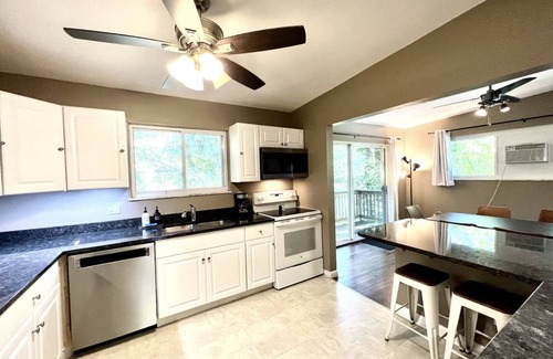 Old West Side House | Cozy 3-Bedroom 1 Mile to Downtown & Michigan Stadium w/Free Parking