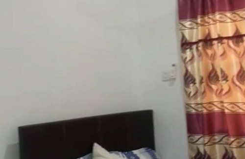 West Coast Division House | Cozy 3-bedroom bungalow with AC and WiFi in peaceful Jambanjelly