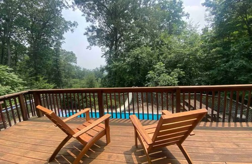 Beach Haven Ski Chalet | Cozy 3-bedroom chalet in charming Nescopeck with AC, WiFi, Hot Tub, King Beds