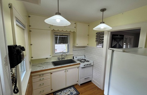 McCook House | Cozy 3-bedroom cottage with AC and WiFi in central McCook location