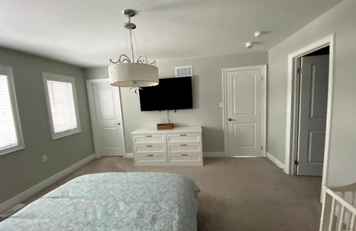 Barrie House | Cozy 3 bedroom home perfect for small gatherings