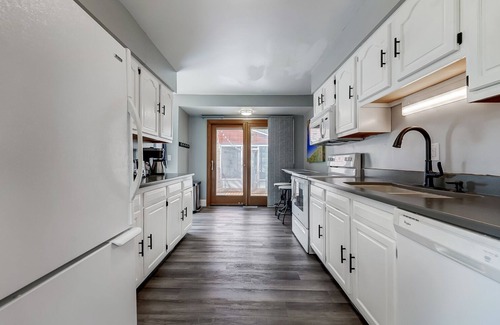 Sharonville House | Cozy 3-Bedroom Home Near Summit Park in Blue Ash