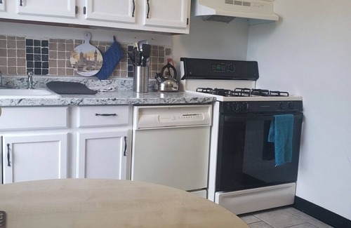 Easton House | Cozy 3-bedroom house in welcoming Easton with AC, WiFi. 2 minutes from downtown.