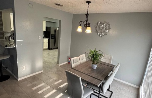 Barker House | Cozy 3-bedroom house in welcoming Houston with AC, WiFi