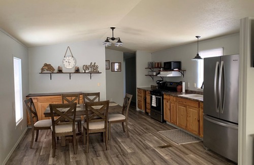 Pierre House | Cozy 3-bedroom mobile home in the Spring Creek Area just north of Pierre.