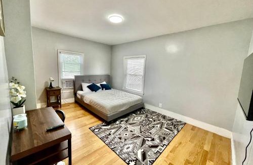 Quincy Apartment | Cozy 3-Beds in 2-Bedrooms Apartment Near Quincy Adams