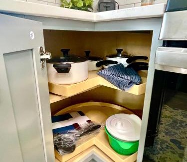 Quincy Apartment | Cozy 3-Beds in 2-Bedrooms Apartment Near Quincy Adams