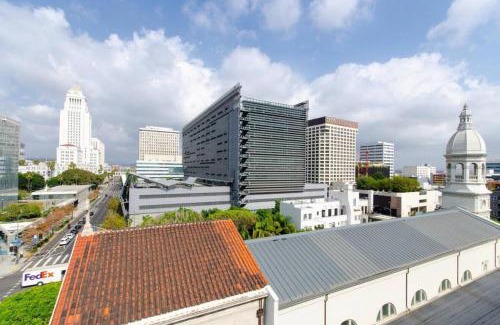 Little Tokyo Apartment | Cozy 3bed Condo with balcony & a rooftop pool