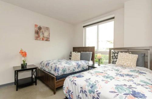 Little Tokyo Apartment | Cozy 3bed Condo with balcony & a rooftop pool