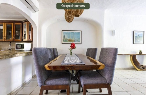 Isla Iguana House | Cozy 3BR House - Front of Marina- Pool