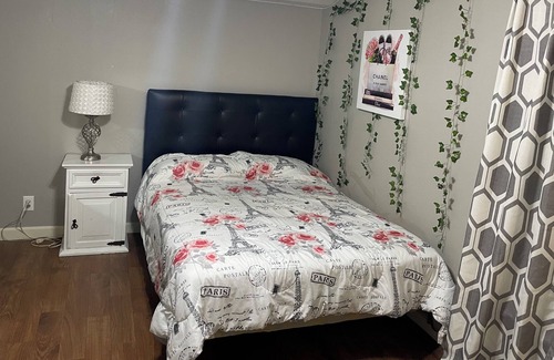 Vernon House | Cozy 3BR Near Restaurants & Shopping Area