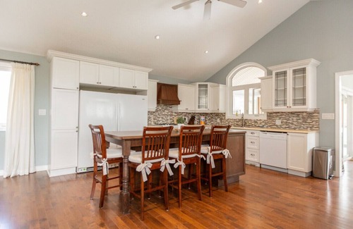 Barrie House | Cozy 3BR Retreat Near Centennial Beach