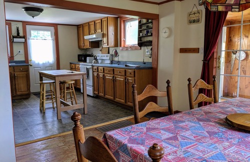 West Townshend House | Cozy 3BR Vermont Artistic Retreat w/Trails