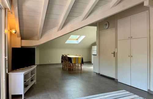 Urrugne Apartment | Cozy 3rd-Floor T3 Next to Border - Modern, Spacious, Close to Shops & Beach