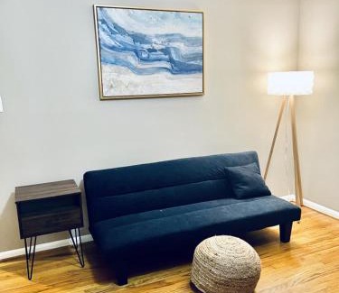 Raleigh House | Cozy 4 bedroom Cottage by Duke Raleigh Hospital