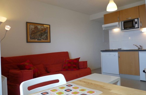 Arette Apartment | Cozy 4-person apartment with ski-in access, dishwasher, washing machine, ski locker, free parking