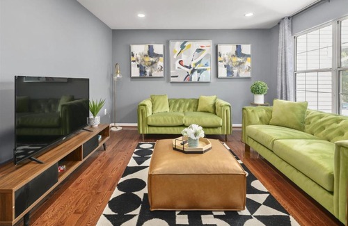Countryside House | Cozy 4BR Townhome, Family Community, 40 Mins to DC