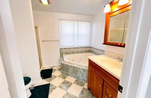 Rochester House | Cozy 5 bedroom Home mins from RIT