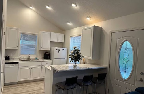 White Bear Lake House | Cozy 5-Star Guesthouse on Bald Eagle Lake - Serene and Peaceful.