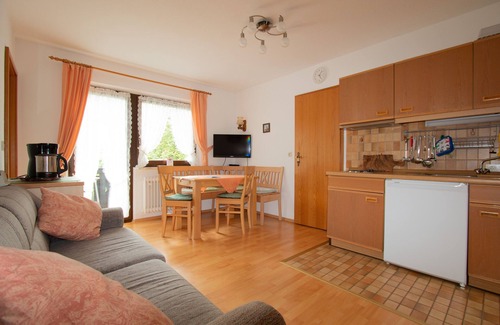 Weissbach an der Alpenstrasse Apartment | Cozy apartment with south-facing balcony