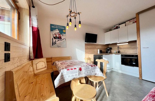 Notre-Dame-de-Bellecombe Apartment | Cozy apartment with terrace, near ski-bus and shops, perfect for family getaways