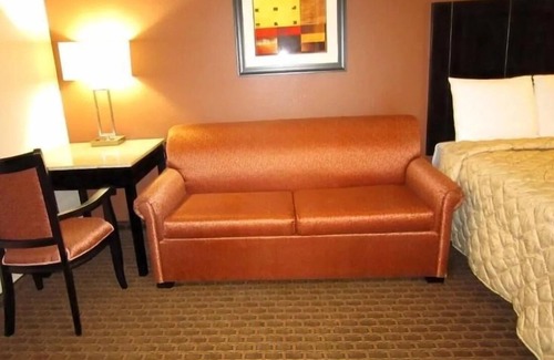 Monmouth Junction Hotel | Cozy Amenities & Complimentary Breakfast Close to Golf Clubs