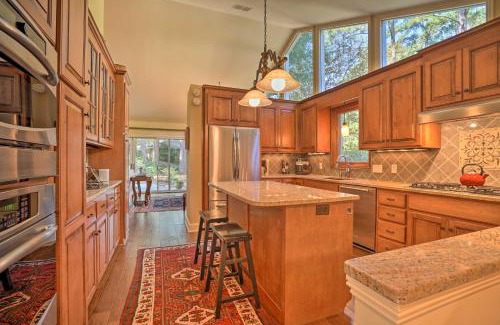 Summerville Historic District House | Cozy Abode with Yard about 1 Mi to Dtwn Summerville