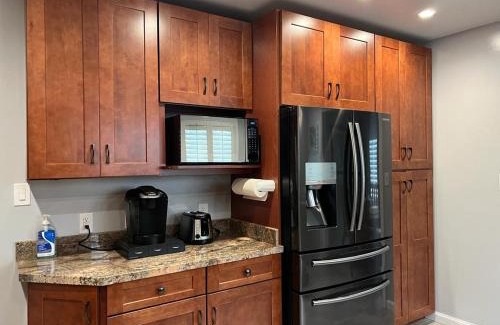 Downtown Apartment | Cozy Affordable Private Rooms near Grand Ave Miller