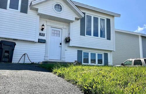 Terra Nova Apartment | Cozy Airport Heights Stay, 3 minutes to Airport