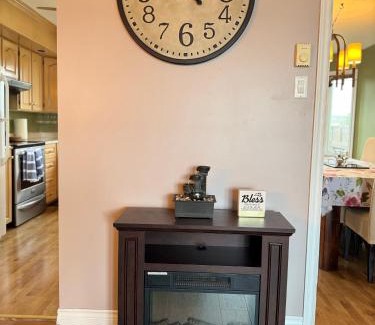 Terra Nova Apartment | Cozy Airport Heights Stay, 3 minutes to Airport
