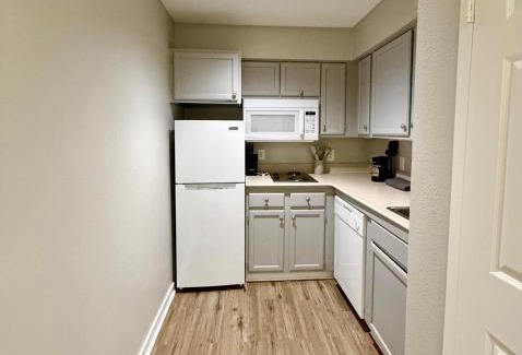 South Central Omaha Apartment | Cozy Aksarben Living-close to I-80 & WFH desk