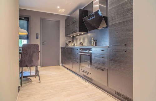 Alesund Apartment | Cozy Ålesund Apartment with Private Entrance & Free Parking