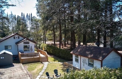 Balm Beach Cottage | Cozy All-Season Family Cottage in Balm Beach!