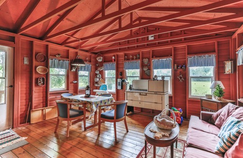 Hinckley House | Cozy and comfortable accommodations in picturesque country setting