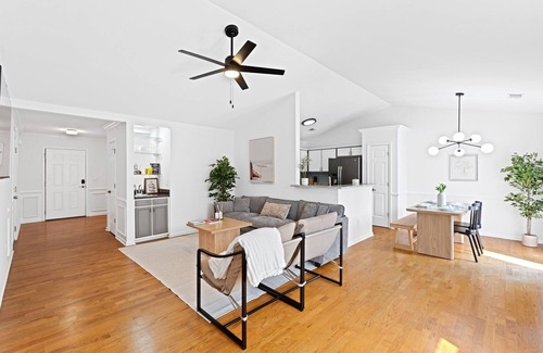 Conestee House | Cozy and luxurious Home with Pool 3BR 2BT