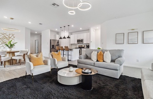 Converse House | Cozy and Modern, 3 bedroom, 2 bathroom Home in Converse, TX/Near San Antonio.