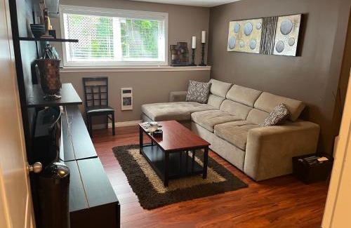 Saanich House | Cozy and modern 3 bedroom in central location!