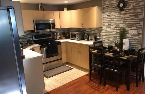 Saanich House | Cozy and modern 3 bedroom in central location!
