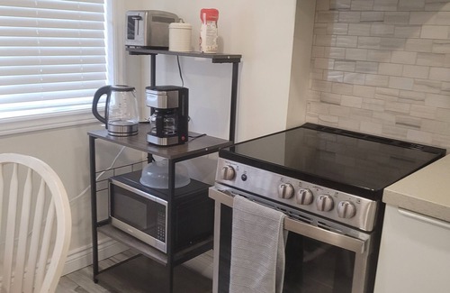 Guelph House | Cozy and modern bachelor suite with kitchenette and bath