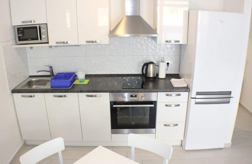 Promajna Apartment | Cozy and pet-friendly 2 bedroom apartment in tourist pearl Promajna, Croatia