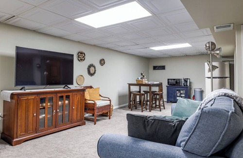 Arnold Apartment | Cozy and private basement apartment close to the Magothy River