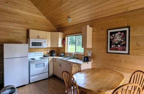 Regional District of Fraser-Fort George Cabin | Cozy and Relaxing Getaway Cabin #7