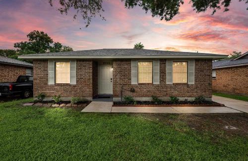 El Lago House | Cozy and Stylish 3-Bedroom Sanctuary